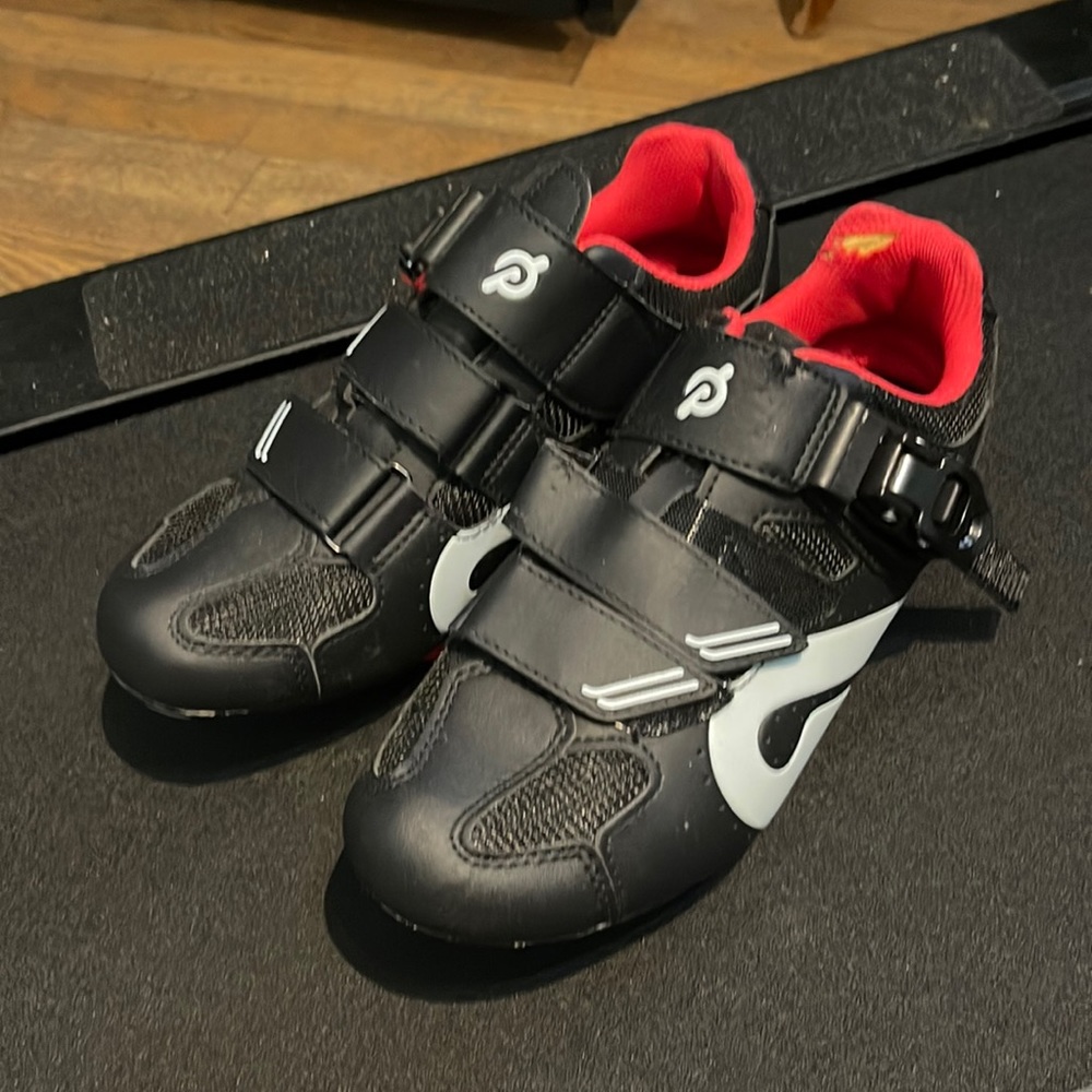 Peleton cycling shoes Sz 40 / 9